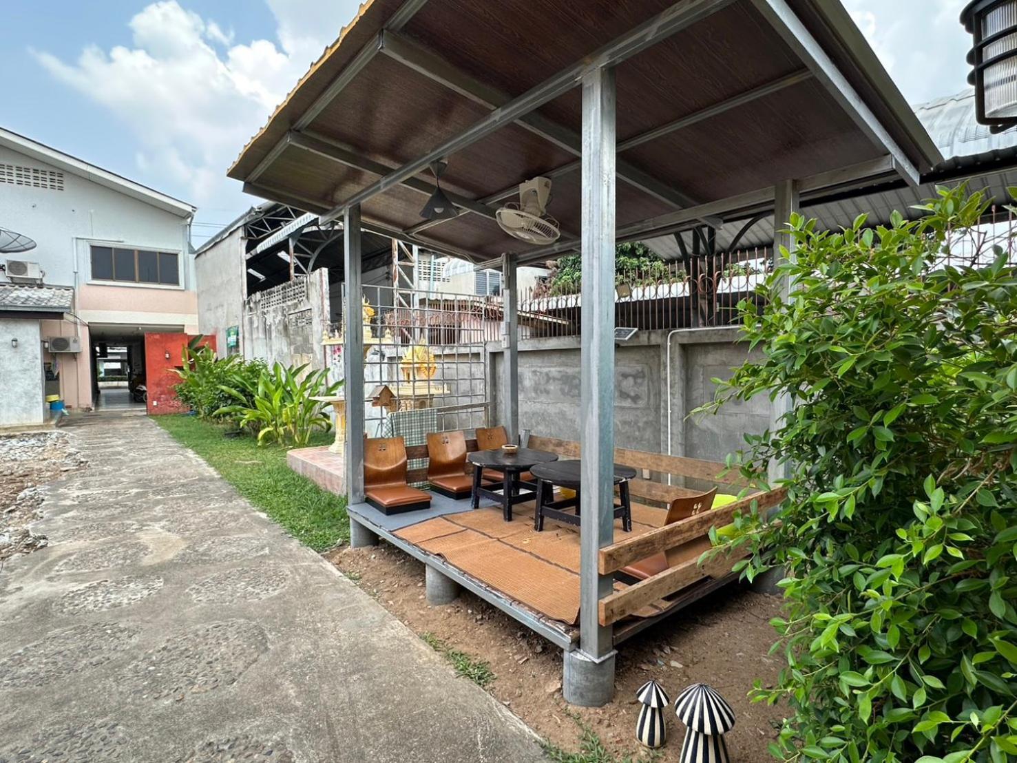 Baan Ma Feung Guesthouse Kanchanaburi Exterior photo