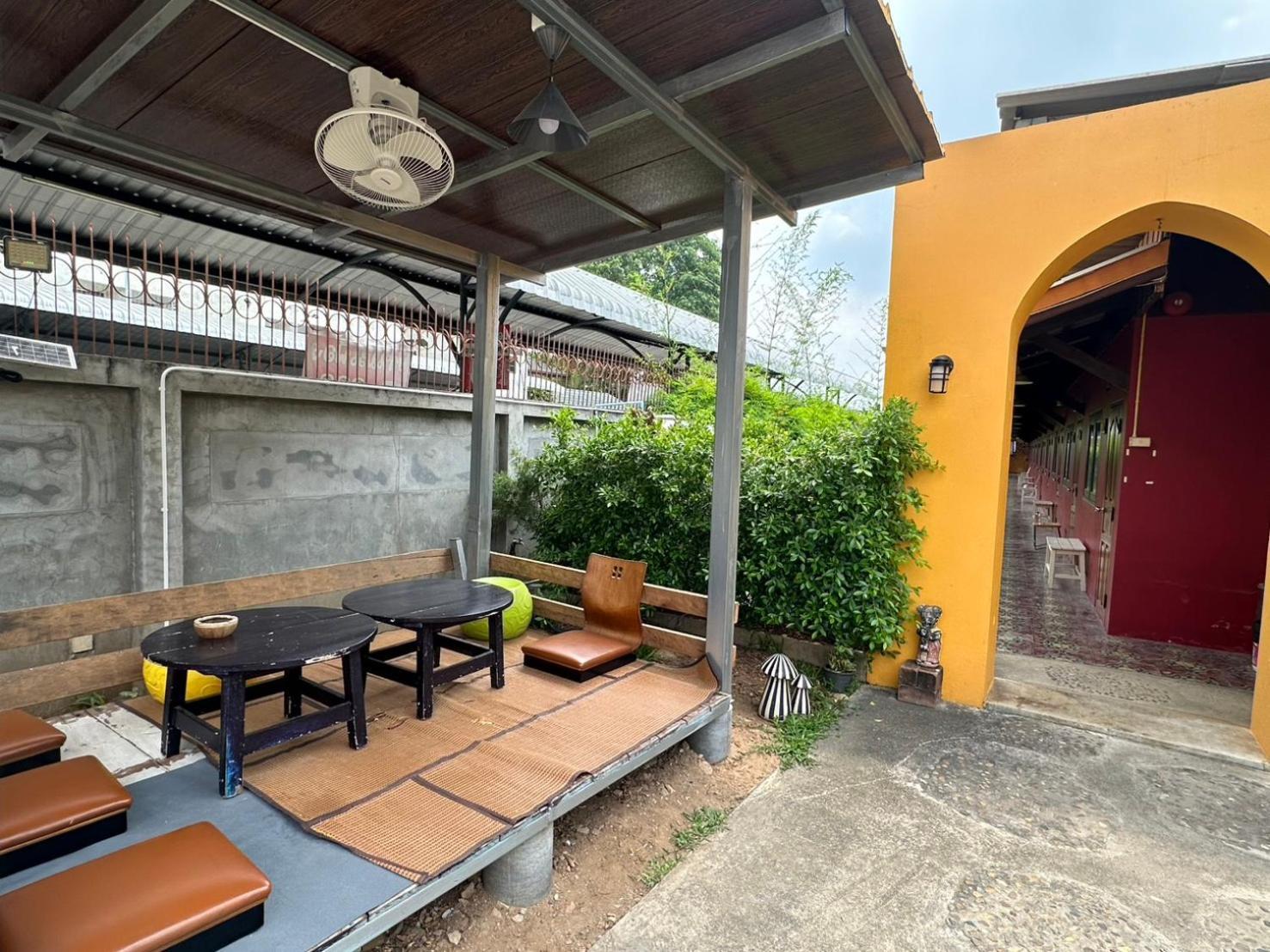 Baan Ma Feung Guesthouse Kanchanaburi Exterior photo